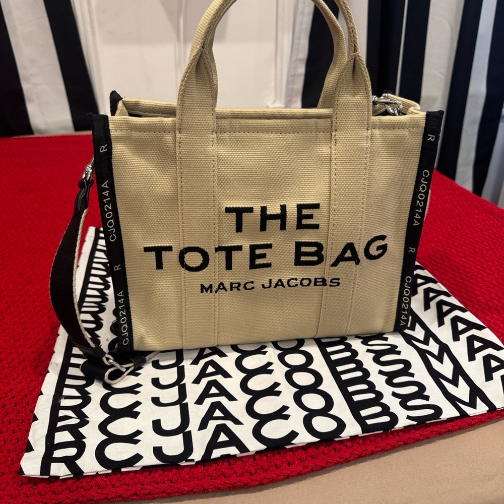 THE JACQUARD MEDIUM TOTE BAG - Picture 3 of 9